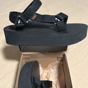 NEW TEVA - size 9 women’s platform black, New with box!